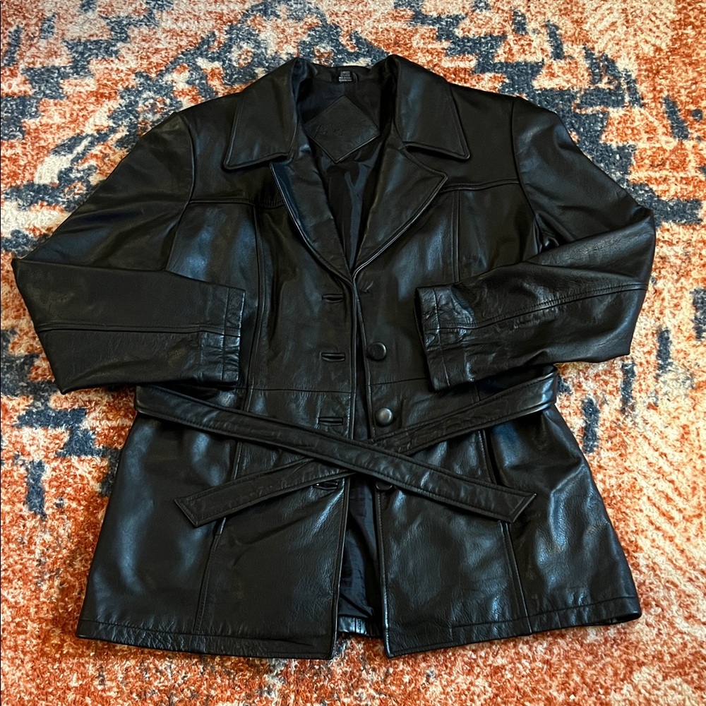 Jaqueline Ferrar Elegant Black Leather Jacket for Women